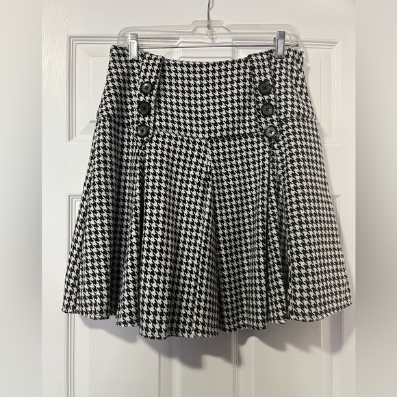 Cute high waisted skirt - Picture 1 of 6